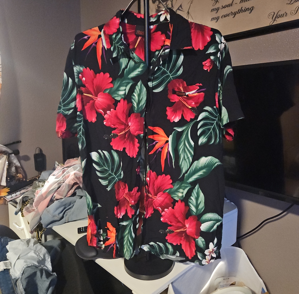 TAMBA Men's Casual Short-Sleeve Hawaiian Shirt - Black with Red Floral